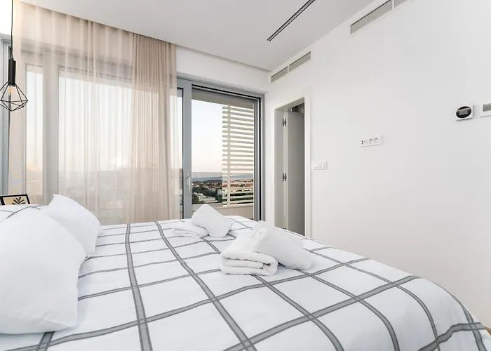 Luxury Semi Detached Smokva 2 - Near Center And Sea - By Traveler Tourist Agency Krk Villa *