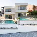 Vilă Luxury Semi Detached Smokva 2 - Near Center And Sea - By Traveler Tourist Agency Krk *