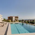 Luxury Semi Detached Smokva 2 - Near Center And Sea - By Traveler Tourist Agency Krk Vilă *