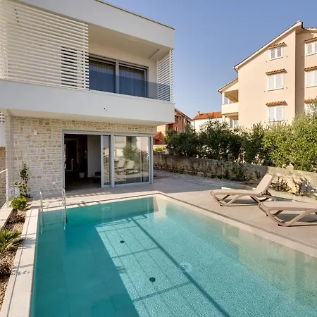 빌라 Luxury Semi Detached Smokva 2 - Near Center And Sea - By Traveler Tourist Agency Krk 크르크