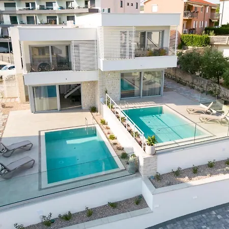 빌라 Luxury Semi Detached Smokva 2 - Near Center And Sea - By Traveler Tourist Agency Krk