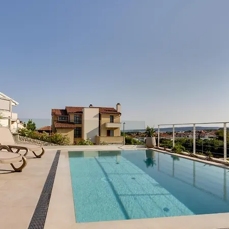 Luxury Semi Detached Smokva 2 - Near Center And Sea - By Traveler Tourist Agency Krk 빌라 *