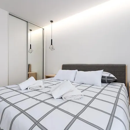 Luxury Semi Detached Smokva 2 - Near Center And Sea - By Traveler Tourist Agency Krk 빌라 크르크