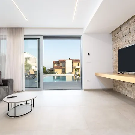 빌라 Luxury Semi Detached Smokva 2 - Near Center And Sea - By Traveler Tourist Agency Krk 크르크