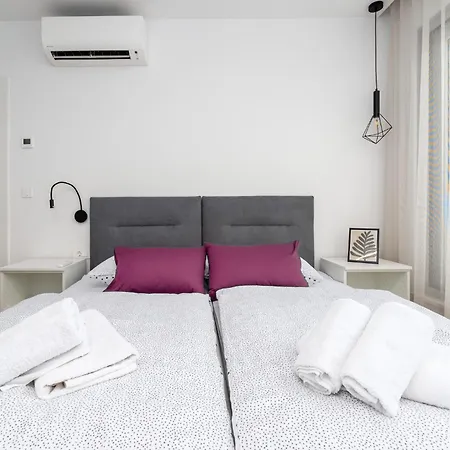 Luxury Semi Detached Smokva 2 - Near Center And Sea - By Traveler Tourist Agency Krk Vilă *