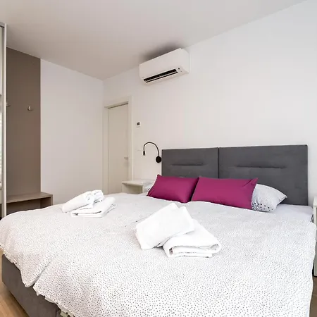 Luxury Semi Detached Smokva 2 - Near Center And Sea - By Traveler Tourist Agency Krk Vilă *