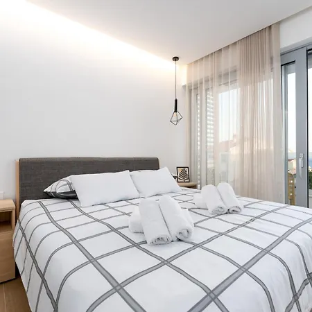 빌라 Luxury Semi Detached Smokva 2 - Near Center And Sea - By Traveler Tourist Agency Krk *