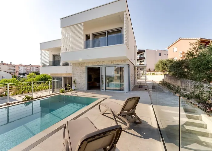 Luxury Semi Detached Smokva 2 - Near Center And Sea - By Traveler Tourist Agency Krk فيلة كرك