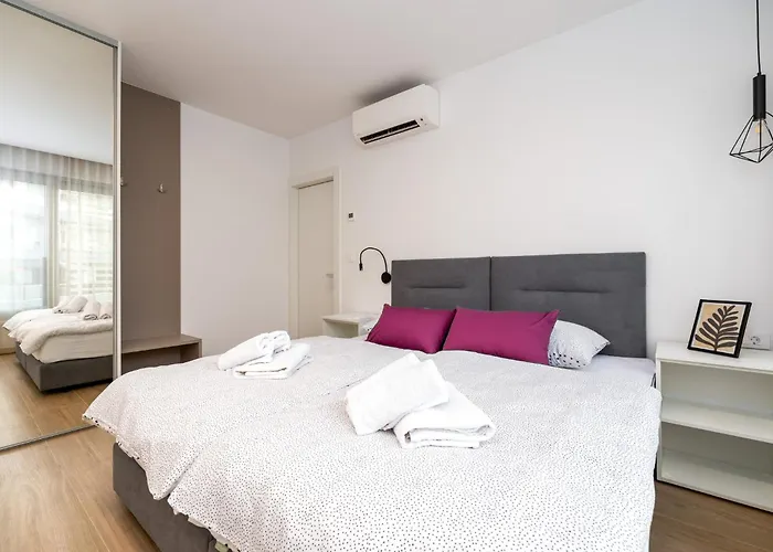 Luxury Semi Detached Smokva 2 - Near Center And Sea - By Traveler Tourist Agency Krk Villa *