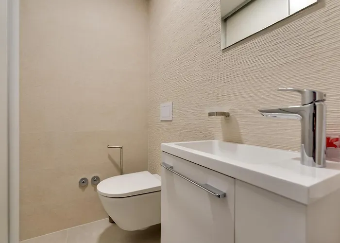 Luxury Semi Detached Smokva 2 - Near Center And Sea - By Traveler Tourist Agency Krk فيلة *