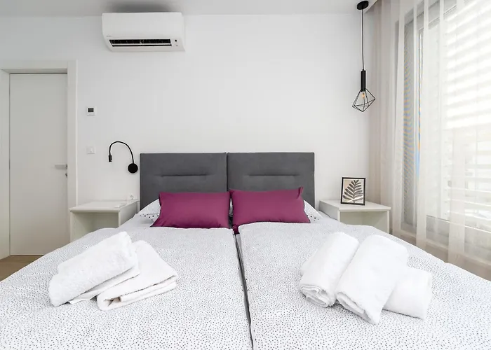 Luxury Semi Detached Smokva 2 - Near Center And Sea - By Traveler Tourist Agency Krk ヴィラ *